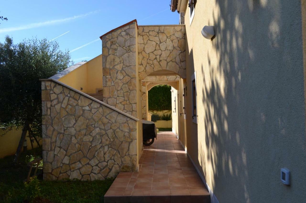 Apartment Din Banjole Bagian luar foto